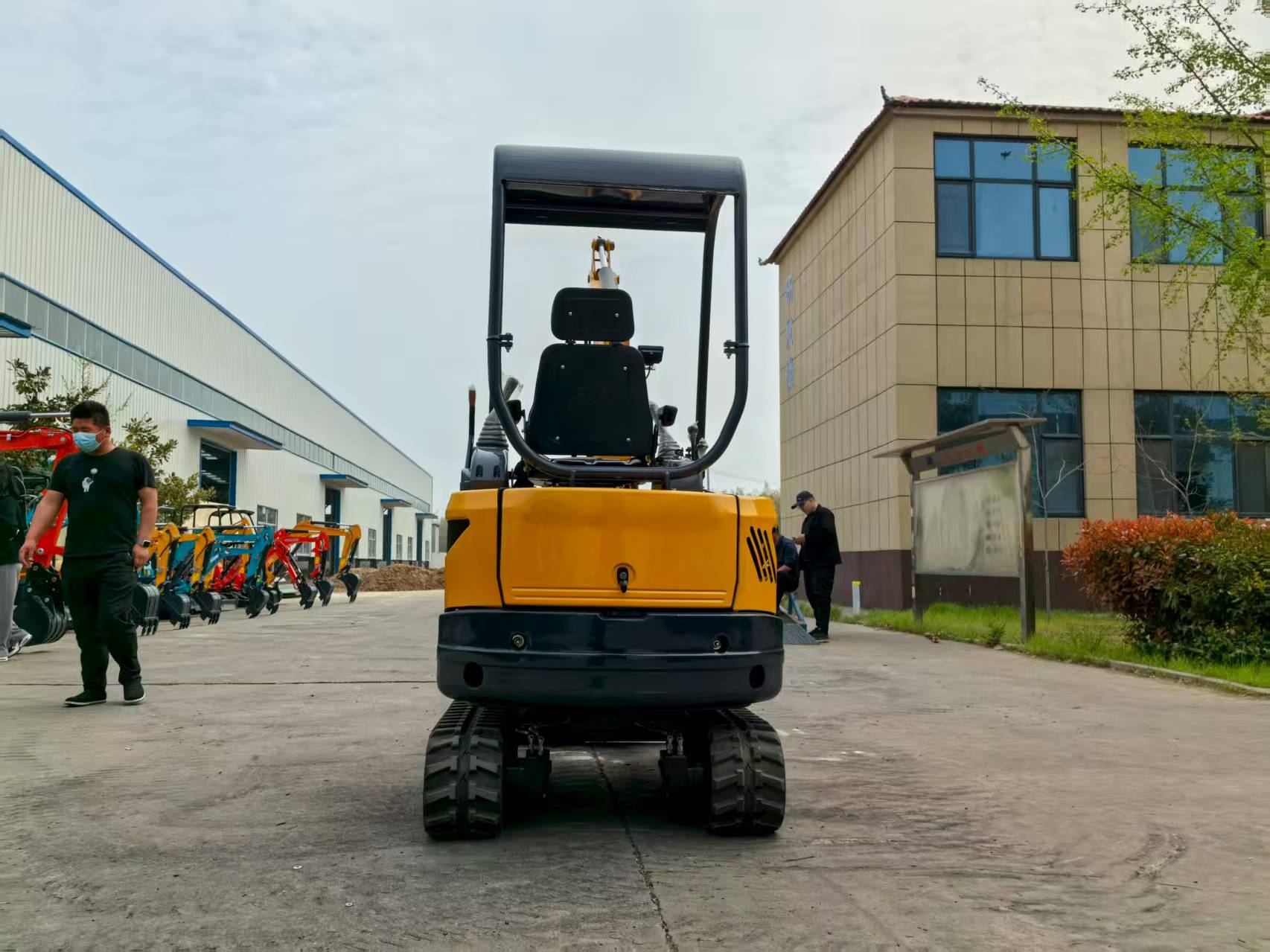 Mini koparka 2T bez ogonu, z c – Urban Farming Is recenzja i cena